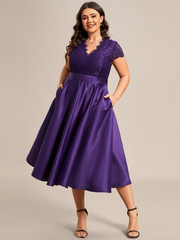 Plus Size V-neck Lace Bodice A-line Cocktail Dress with Pockets - Dark Purple