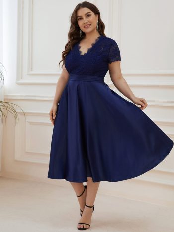 Plus Size V-neck Lace Bodice A-line Cocktail Dress with Pockets - Navy Blue