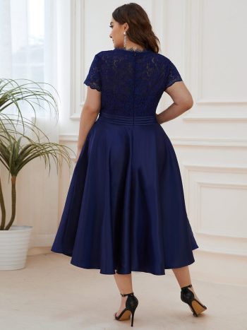 Plus Size V-neck Lace Bodice A-line Cocktail Dress with Pockets - Navy Blue